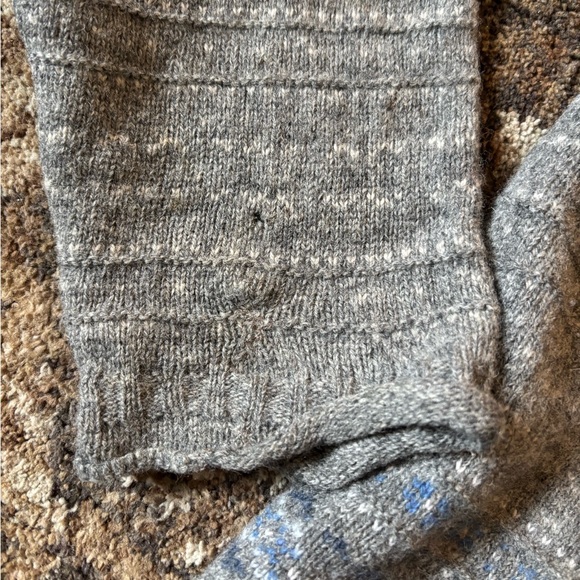 Vintage Columbia Women’s Large Shetland Wool Grey Sweater V Neck Blue Floral - Picture 2 of 6